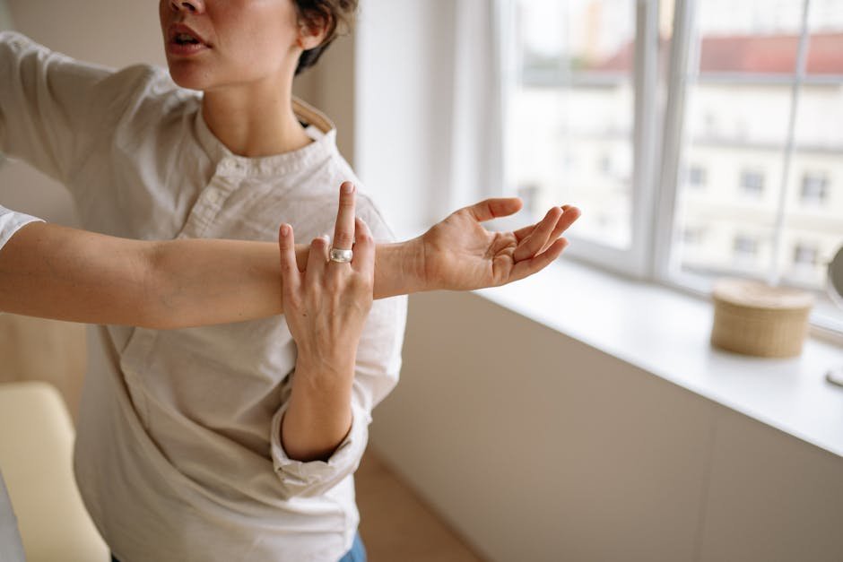Therapist working with patient on cognitive rehabilitation exercises after concussion