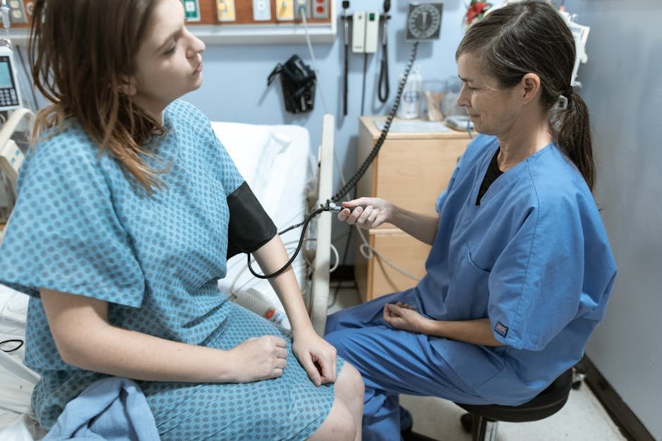 ER nurse coaching patient through paced breathing technique to manage hyperventilation
