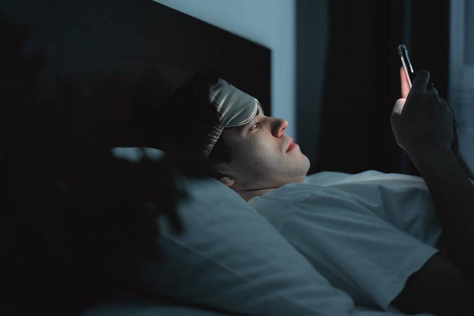 Teenager using phone in bed late at night representing sleep delay